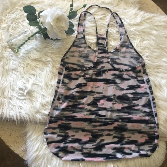 ❌SOLD❌Like New Lululemon Camo water bound singlet - Picture 2 of 8